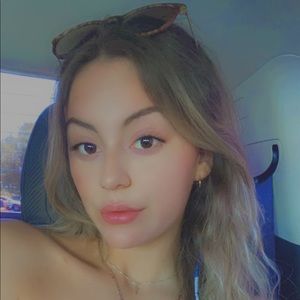 Meet your Posher, Valeria